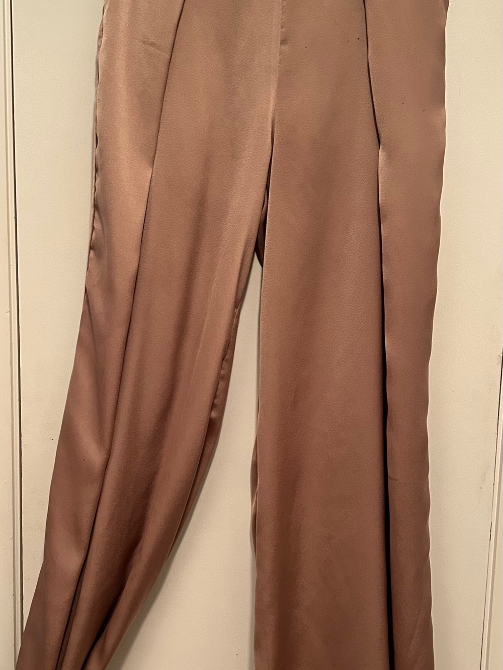 eesome High-Rise Wide Leg SilkyPants in Gold Size S